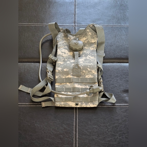 US Army Carrier Hydration System - Picture 4 of 7
